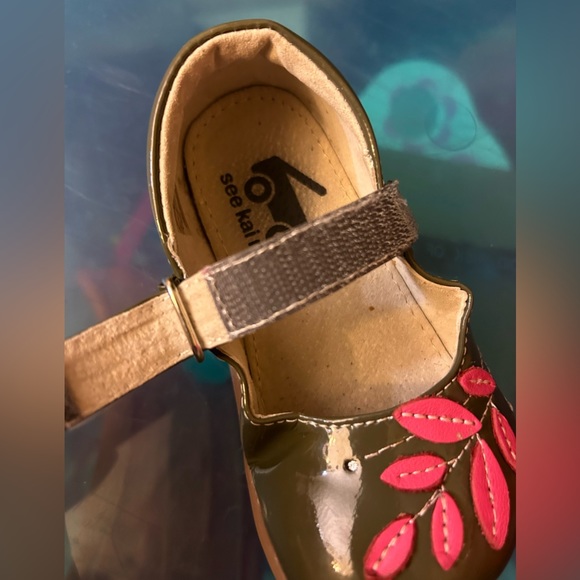 See Kai Run Olive Green & Pink patent leather Mary Janes size 7 - Picture 4 of 5